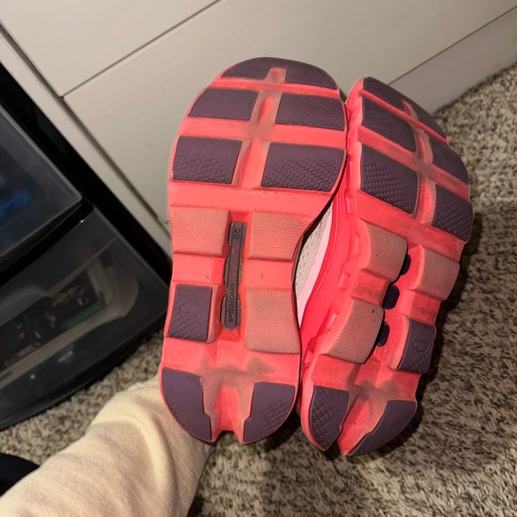 On Running X Free People Cloud Monsters - Picture 3 of 4